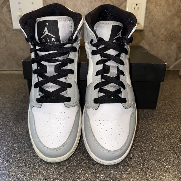 Air Jordan 1 Mid (GS) Light Smoke Grey/Black-White 7Y-8.5 Women